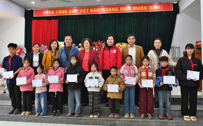 Tết y&ecirc;u thương - Xu&acirc;n Khuyến học 2026 ấm &aacute;p nghĩa t&igrave;nh nơi v&ugrave;ng cao Hồng Th&aacute;i - Ảnh 4.