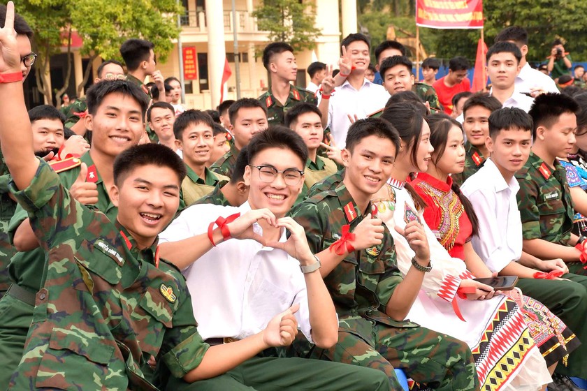 Thu h&uacute;t nh&acirc;n t&agrave;i v&agrave;o qu&acirc;n đội, sinh vi&ecirc;n tốt nghiệp xuất sắc được phụ cấp l&ecirc;n đến 250% lương - Ảnh 1.