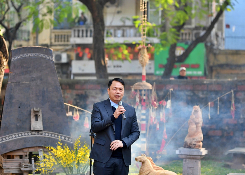 "Ngựa về phố" được trưng b&agrave;y tại Văn Miếu - Quốc Tử Gi&aacute;m - Ảnh 2.