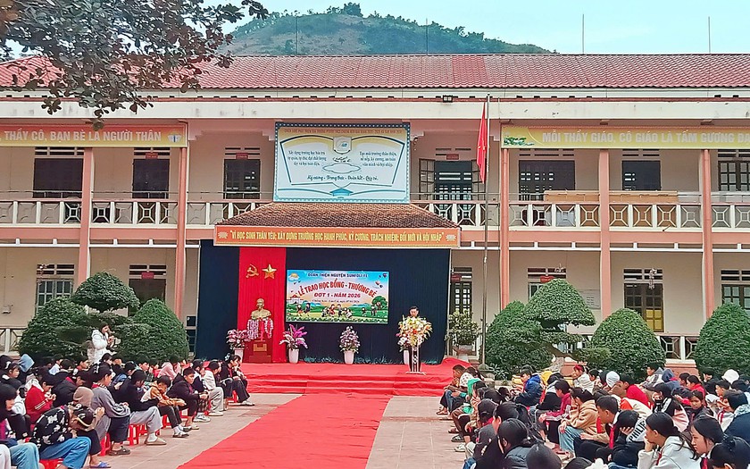Trao học bổng d&agrave;i hạn cho học sinh c&oacute; ho&agrave;n cảnh đặc biệt kh&oacute; khăn tại x&atilde; Chiềng Ken, L&agrave;o Cai - Ảnh 2.