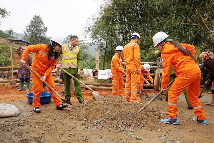 Đồng h&agrave;nh c&ugrave;ng tr&ograve; ngh&egrave;o v&ugrave;ng cao Trạm Tấu - Ảnh 2.