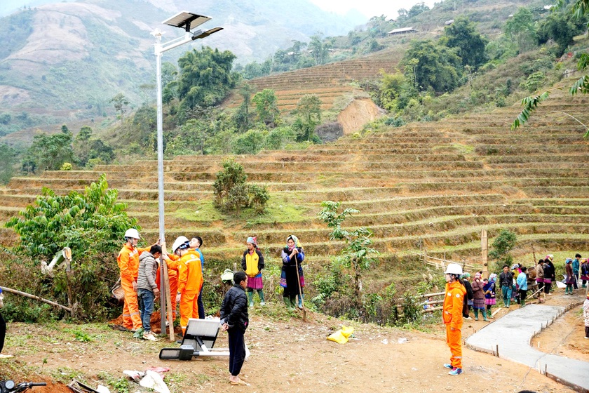Đồng h&agrave;nh c&ugrave;ng tr&ograve; ngh&egrave;o v&ugrave;ng cao Trạm Tấu - Ảnh 5.