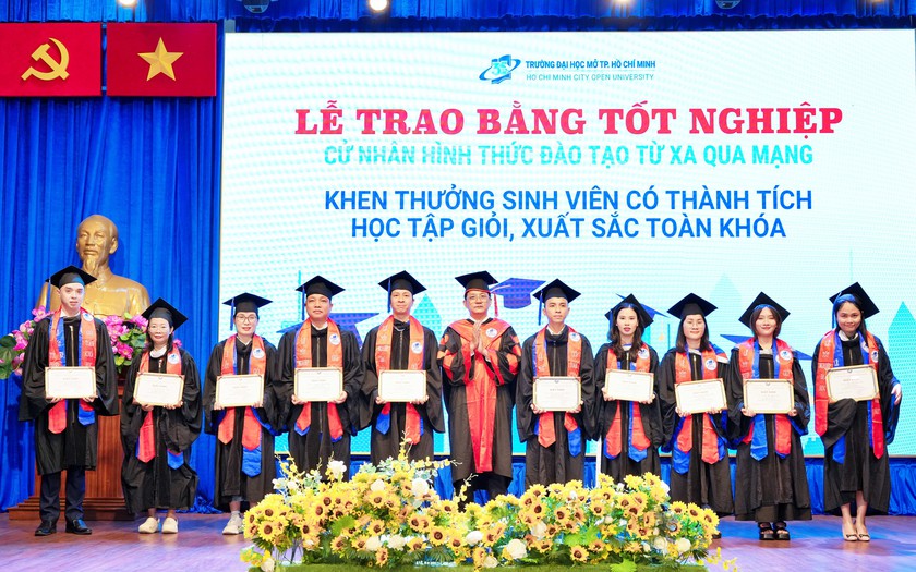 Trường Đại học đầu ti&ecirc;n tại Việt Nam c&oacute; 5 chương tr&igrave;nh Cử nh&acirc;n đ&agrave;o tạo từ xa đạt chuẩn kiểm định FIBAA (Ch&acirc;u &Acirc;u) - Ảnh 1.