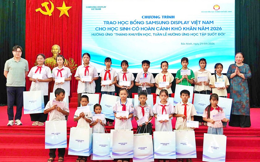 Hội Khuyến học thành phố Bắc Ninh phối hợp trao 100 suất học bổng cho học sinh vượt khó - Ảnh 1.