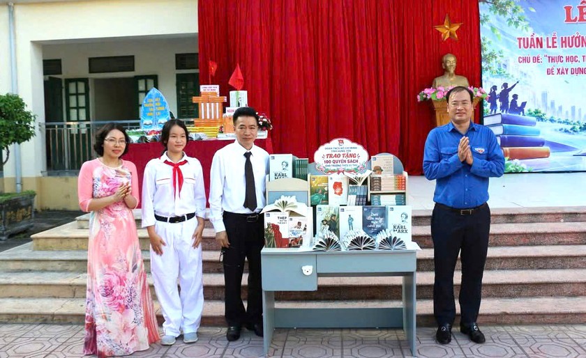 Khuyến học Hưng Y&ecirc;n tiếp sức học sinh vượt kh&oacute; x&atilde; Vũ Thư trong Tuần lễ học tập suốt đời - Ảnh 3.
