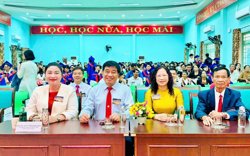 Trường Cao đẳng Đ&agrave; Nẵng trao bằng tốt nghiệp cho 41 sinh vi&ecirc;n nghề c&ocirc;ng nghệ th&ocirc;ng tin kh&oacute;a 2023-2026 - Ảnh 2.