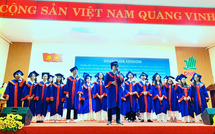 Trường Cao đẳng Đ&agrave; Nẵng trao bằng tốt nghiệp cho 41 sinh vi&ecirc;n nghề c&ocirc;ng nghệ th&ocirc;ng tin kh&oacute;a 2023-2026 - Ảnh 1.