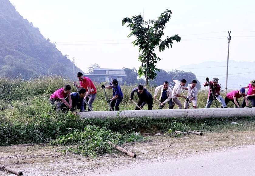 Trường THCS Tân Lĩnh thực hiện ngày chủ nhật xanh” tri ân người hiến đất mở đường - Ảnh 5.