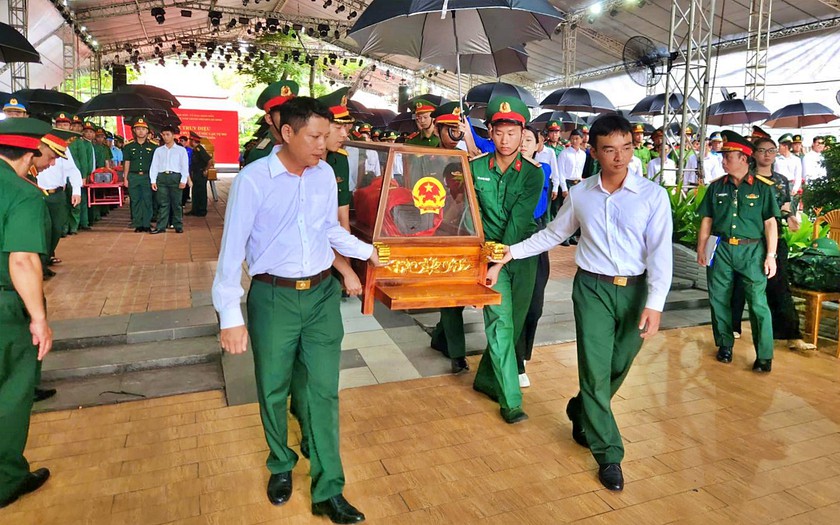 Ng&agrave;y 14/10, Th&agrave;nh phố Hồ Ch&iacute; Minh tiễn đưa 731 h&agrave;i cốt liệt sĩ quy tập tại C&ocirc;ng vi&ecirc;n L&ecirc; Thị Ri&ecirc;ng - Ảnh 1.