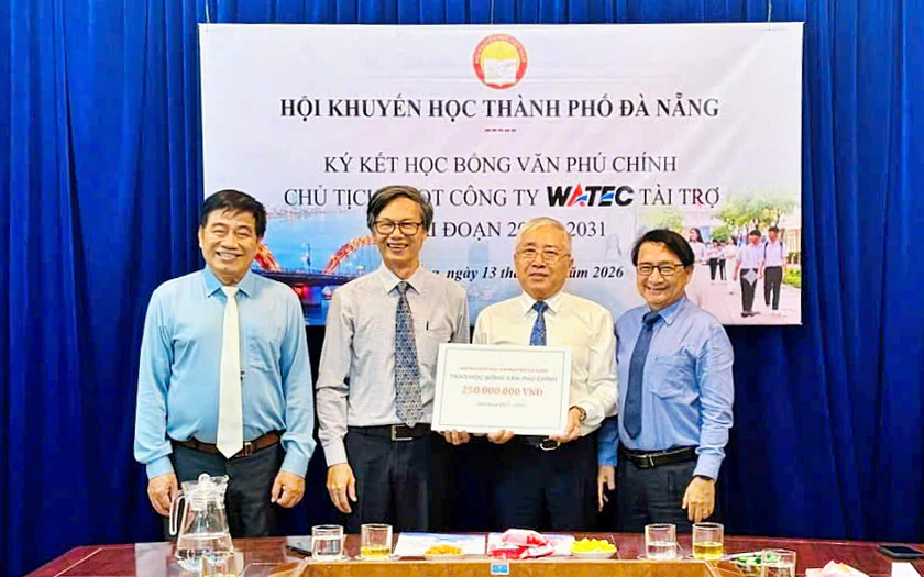 Hội Khuyến học th&agrave;nh phố Đ&agrave; Nẵng tiếp nhận nguồn t&agrave;i trợ học bổng từ một doanh nh&acirc;n - Ảnh 1.