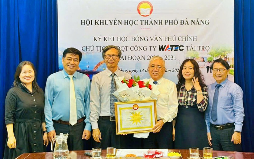 Hội Khuyến học th&agrave;nh phố Đ&agrave; Nẵng tiếp nhận nguồn t&agrave;i trợ học bổng từ một doanh nh&acirc;n - Ảnh 2.