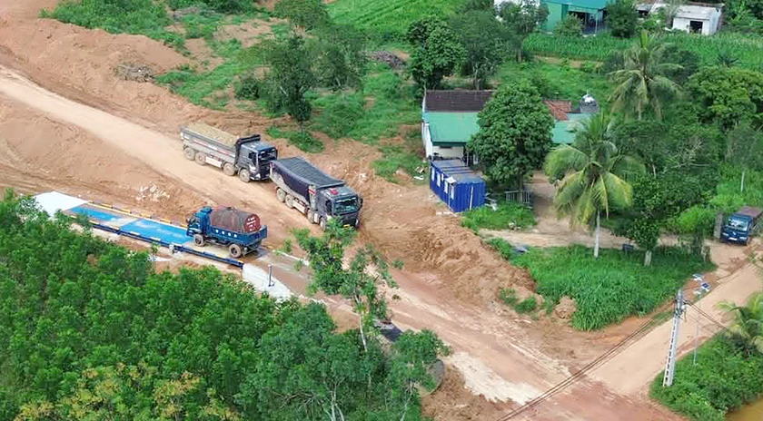 Nghệ An chấn chỉnh 2 nhà thầu khai thác mỏ đất thi công cao tốc Vinh - Thanh Thủy - Ảnh 3.
