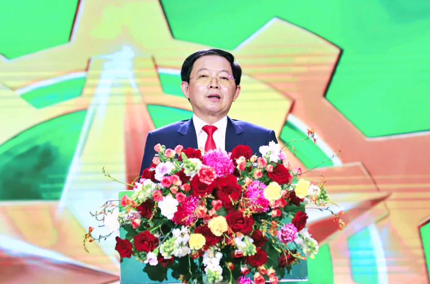 T&ocirc;n vinh 96 n&ocirc;ng d&acirc;n xuất sắc trong chuyển đổi số v&agrave; thương mại điện tử - Ảnh 2.