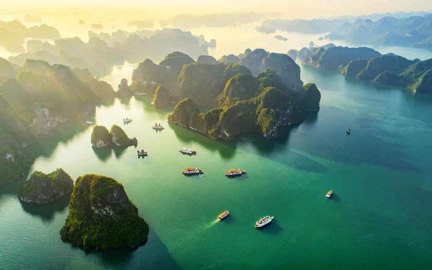 Lonely Planet nhắc t&ecirc;n Hạ Long giữa những gợi &yacute; du lịch m&ugrave;a thu to&agrave;n cầu - Ảnh 1.