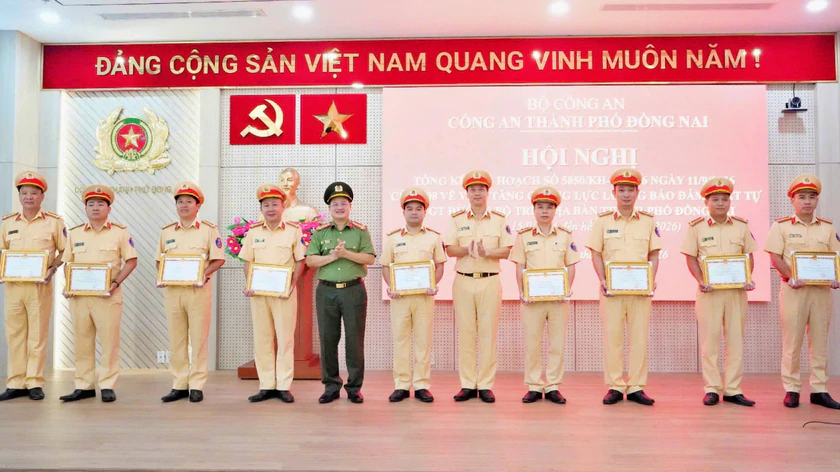 Cảnh s&aacute;t giao th&ocirc;ng Đồng Nai kiểm tra 17.062 phương tiện, xử l&yacute; vi phạm với số tiền 26,12 tỷ đồng - Ảnh 6.