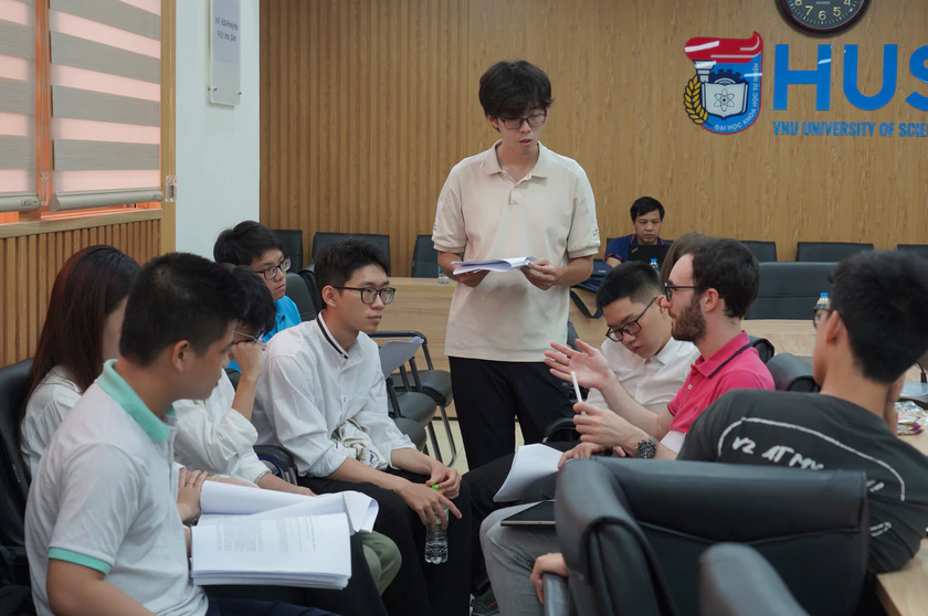 9 sinh vi&ecirc;n To&aacute;n nhận học bổng 15 triệu đồng/th&aacute;ng - Ảnh 1.