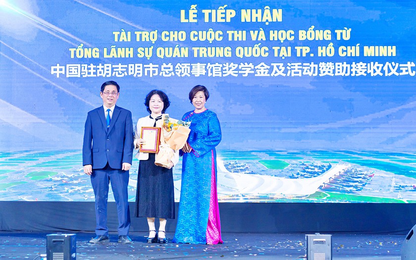 Trường Đại học Lạc Hồng trao giải "Cuộc thi h&ugrave;ng biện tiếng Trung" v&agrave; học bổng cho sinh vi&ecirc;n kh&oacute; khăn  - Ảnh 2.