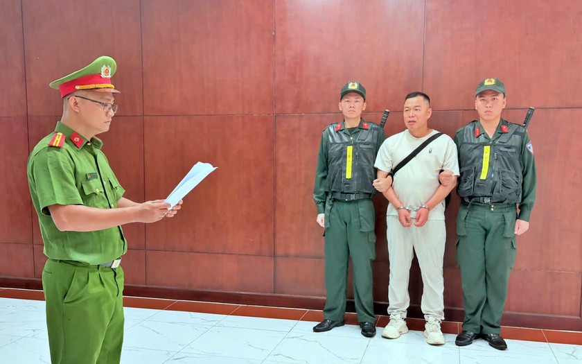 Bắt, khởi tố Sun Yupeng (T&ocirc;n Bằng) về tội "X&acirc;m phạm quyền sở hữu c&ocirc;ng nghiệp" - Ảnh 1.