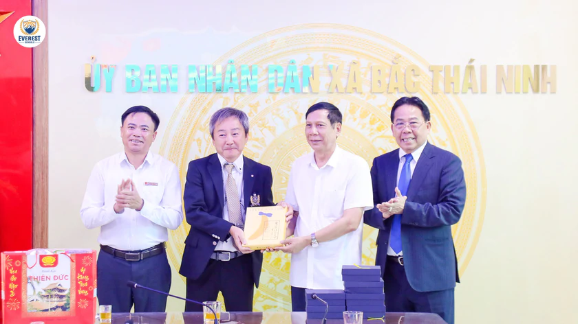 Trao học bổng Nghi&ecirc;m Vũ Đằng nối d&agrave;i truyền thống hiếu học - Ảnh 1.