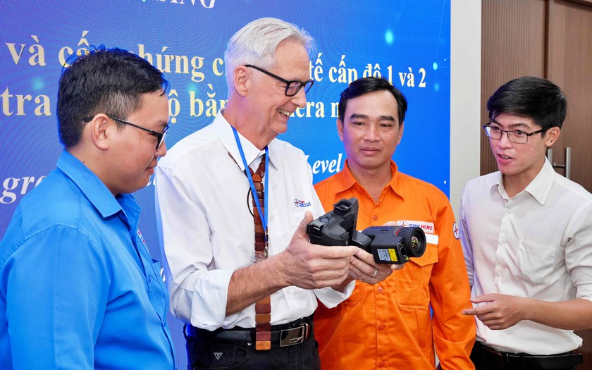 Điện lực Th&agrave;nh phố Hồ Ch&iacute; Minh đ&agrave;o tạo chuy&ecirc;n s&acirc;u v&agrave; cấp chứng chỉ quốc tế về c&ocirc;ng nghệ camera nhiệt - Ảnh 1.