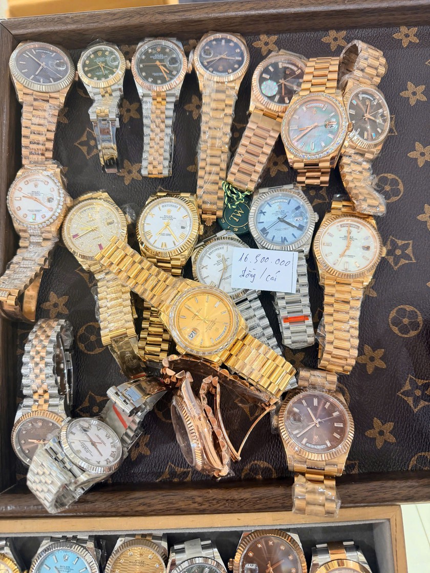 Khởi tố Giám đốc Công ty Dwatch vì bán Rolex, trang sức Hermes giả - Ảnh 2.