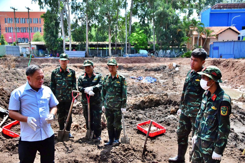 Sau hơn 3 th&aacute;ng, t&igrave;m thấy 701 bộ h&agrave;i cốt liệt sĩ tại c&ocirc;ng vi&ecirc;n L&ecirc; Thị Ri&ecirc;ng - Ảnh 2.