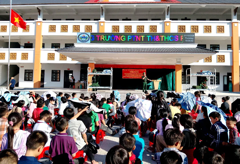 Chương trình “Cột mốc biên cương - Mái trường liên cấp” ở Lào Cai - Ảnh 6.