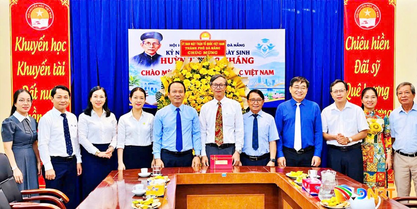 L&atilde;nh đạo th&agrave;nh phố Đ&agrave; Nẵng thăm, ch&uacute;c mừng Hội Khuyến học th&agrave;nh phố nh&acirc;n Ng&agrave;y Khuyến học Việt Nam - Ảnh 1.