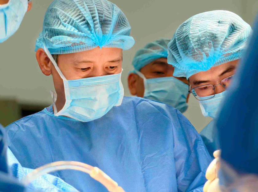Ứng dụng AI trong phẫu thuật: Thầy thuốc phải là người làm chủ, không phải người chạy theo công nghệ - Ảnh 1.