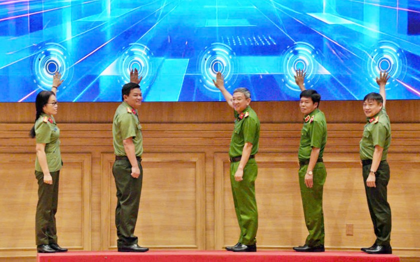 Ra mắt tổ tiếp nhận, xử l&yacute; th&ocirc;ng tin khẩn cấp v&agrave; c&acirc;u lạc bộ khoa học - c&ocirc;ng nghệ - Ảnh 1.