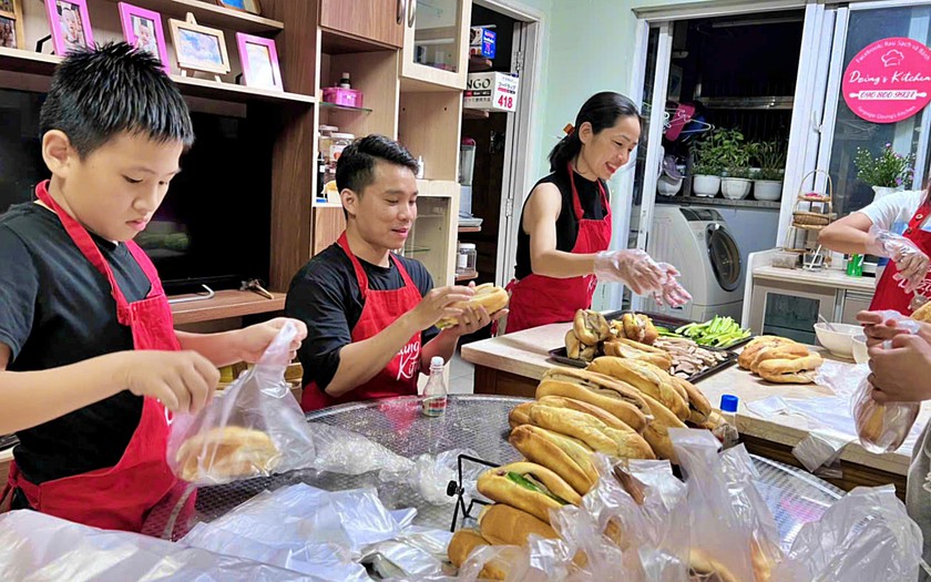 D&agrave;nh một phần tiền cho y&ecirc;u thương - Ảnh 1.