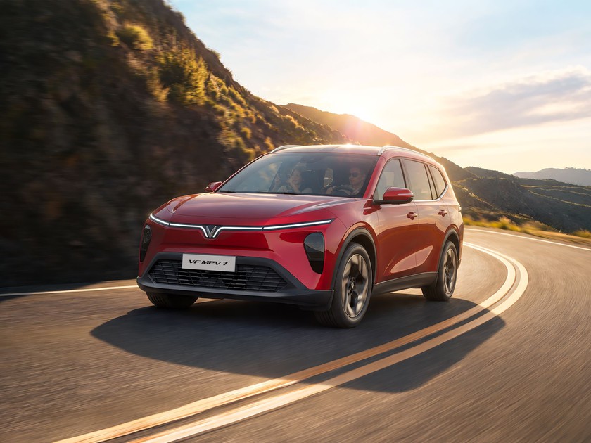 VF MPV 7 hưởng ưu đ&atilde;i 9%: Gia đ&igrave;nh đ&ocirc;ng người th&ecirc;m l&yacute; do &ldquo;chốt&rdquo; xe - Ảnh 2.