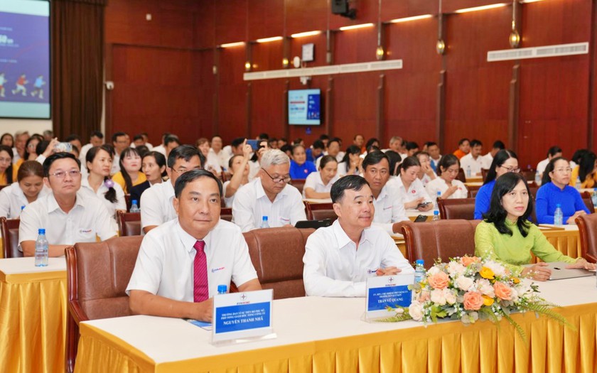 Điện lực Th&agrave;nh phố Hồ Ch&iacute; Minh tổng kết phong tr&agrave;o thi đua 1.500 s&aacute;ng kiến, giải ph&aacute;p v&agrave; trao giải đi bộ trực tuyến - Ảnh 1.