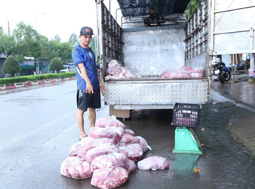 Triệt ph&aacute; đường d&acirc;y ti&ecirc;u thụ 400 tấn heo bệnh, heo chết ở Đồng Nai - Ảnh 4.