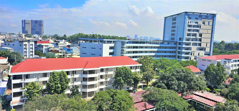 Ng&acirc;n h&agrave;ng thương mại giảm l&atilde;i suất, Trường Đại học Ng&acirc;n h&agrave;ng Th&agrave;nh phố Hồ Ch&iacute; Minh kh&ocirc;ng tăng học ph&iacute; - Ảnh 4.