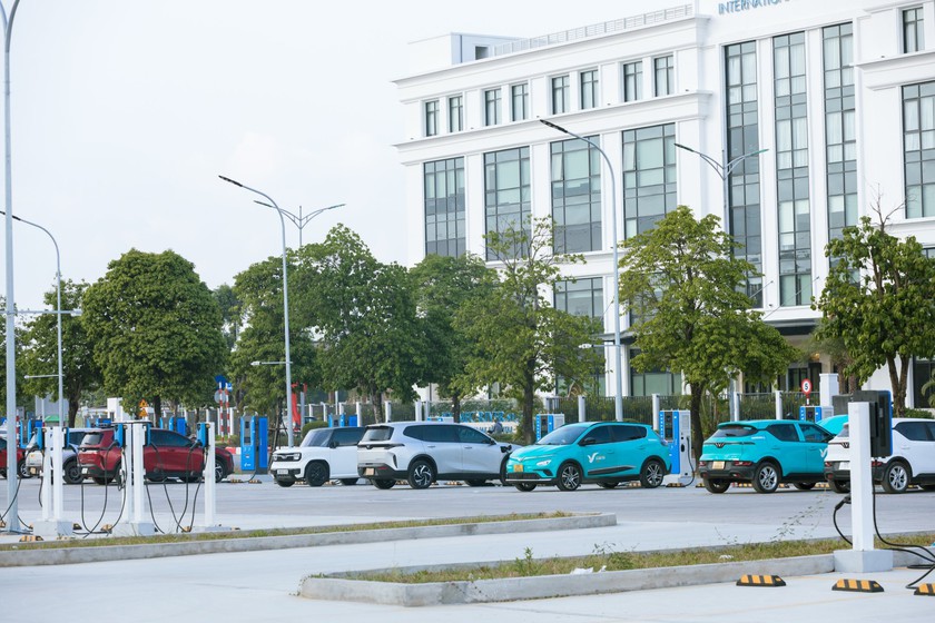 Lăn b&aacute;nh cả trăm ngh&igrave;n c&acirc;y số, v&iacute; tiền vẫn rủng rỉnh nhờ &ldquo;b&iacute; quyết&rdquo; từ xe điện VinFast - Ảnh 3.