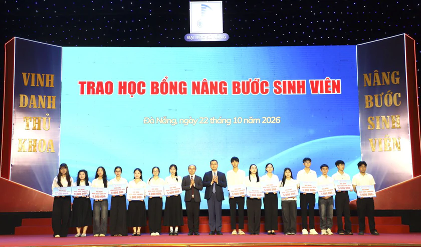 Đại học Đ&agrave; Nẵng 15 năm vinh danh thủ khoa, n&acirc;ng bước sinh vi&ecirc;n - Ảnh 2.
