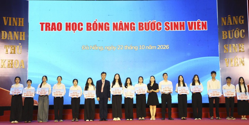 Đại học Đ&agrave; Nẵng 15 năm vinh danh thủ khoa, n&acirc;ng bước sinh vi&ecirc;n - Ảnh 3.