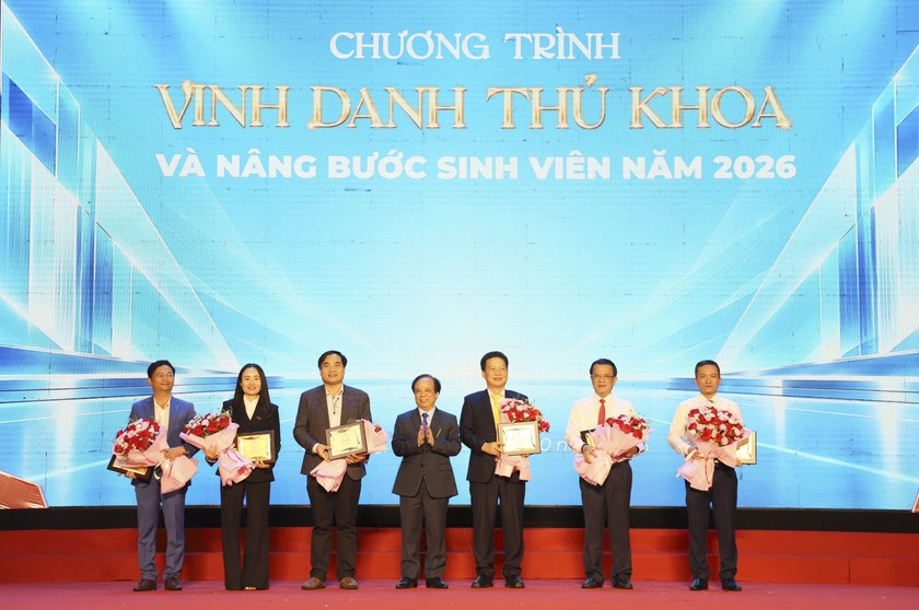 Đại học Đ&agrave; Nẵng 15 năm vinh danh thủ khoa, n&acirc;ng bước sinh vi&ecirc;n - Ảnh 6.