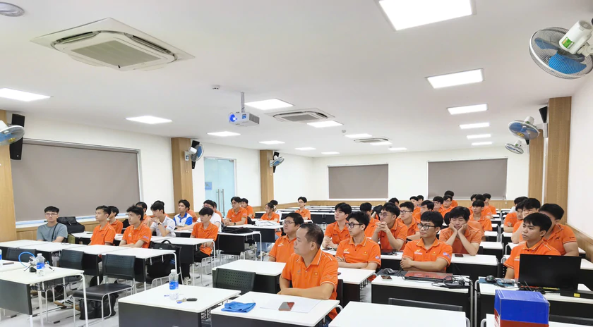 63 sinh vi&ecirc;n Trường Đại học Lạc Hồng tham gia cuộc thi &yacute; tưởng Robocon 2027 - Ảnh 1.