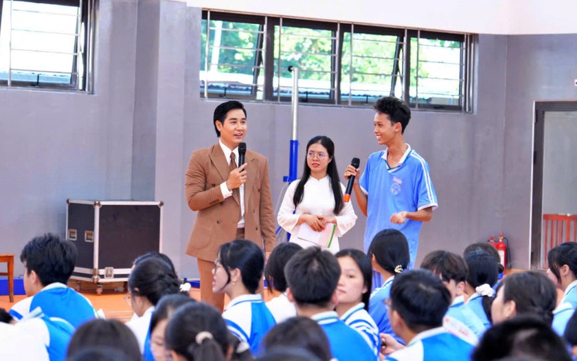 Trường Đại học Đ&ocirc;ng &Aacute; đồng h&agrave;nh chăm s&oacute;c sức khoẻ t&acirc;m thần cho hơn 20.000 học sinh THPT miền Trung - Ảnh 2.
