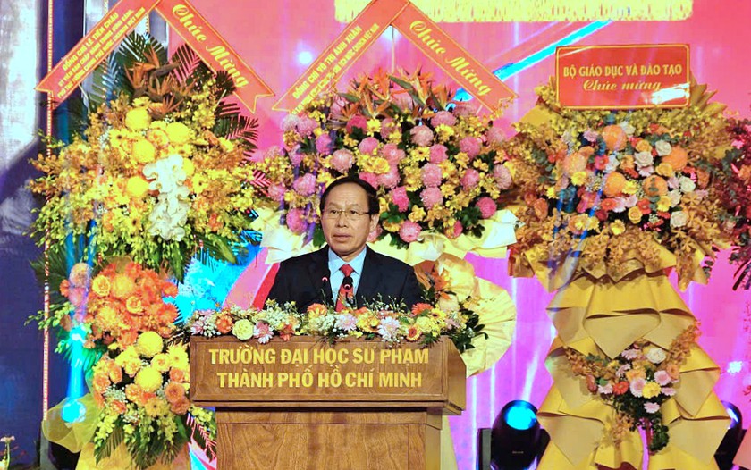 Trường Đại học Sư phạm Th&agrave;nh phố Hồ Ch&iacute; Minh nhận Hu&acirc;n chương Lao động hạng Nhất - Ảnh 1.