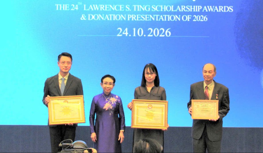 Trao 11,4 tỷ đồng học bổng Đinh Thiện L&yacute; - Ảnh 2.