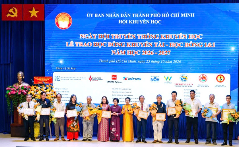 26 năm Học bổng khuyến tài tiếp sức hàng ngàn sinh viên vượt khó tại Thành phố Hồ Chí Minh - Ảnh 1.