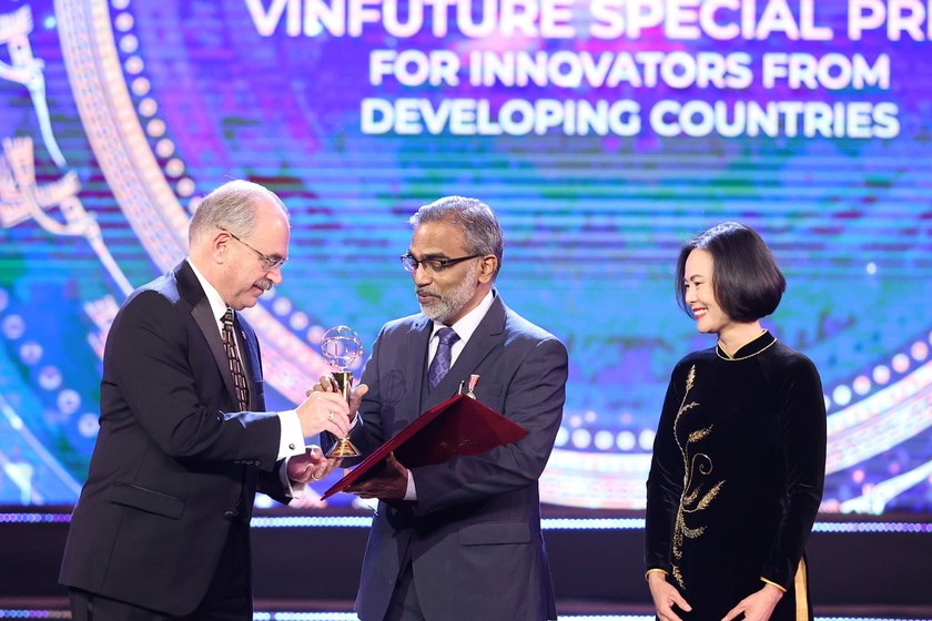 Nhà khoa học đứng sau công nghệ lọc nước giá rẻ: “Tôi thực sự ngưỡng mộ tầm nhìn của VinFuture” - Ảnh 1.