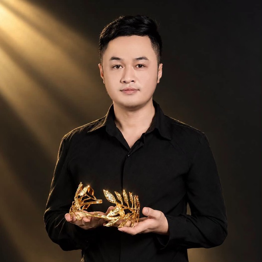 Cận cảnh chiếc V&ograve;ng nguyệt quế đặc biệt tại Chung kết Đường l&ecirc;n đỉnh Olympia 2026 - Ảnh 7.