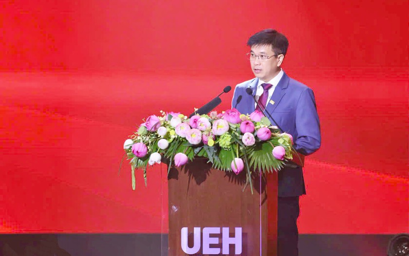 Tổng B&iacute; thư, Chủ tịch nước T&ocirc; L&acirc;m dự kỷ niệm 50 năm th&agrave;nh lập Đại học Kinh tế Th&agrave;nh phố Hồ Ch&iacute; Minh - Ảnh 3.