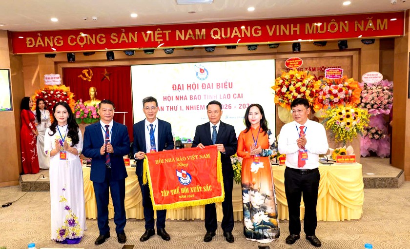 Xây dựng đội ngũ người làm báo Lào Cai chuyên nghiệp, nhân văn, hiện đại - Ảnh 1.