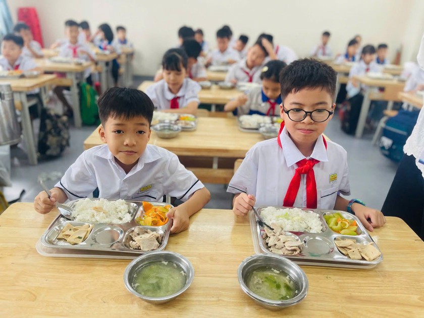 Trường học phải có phương án phòng ngừa, ứng phó sự cố về an toàn thực phẩm và chất lượng bữa ăn - Ảnh 1.