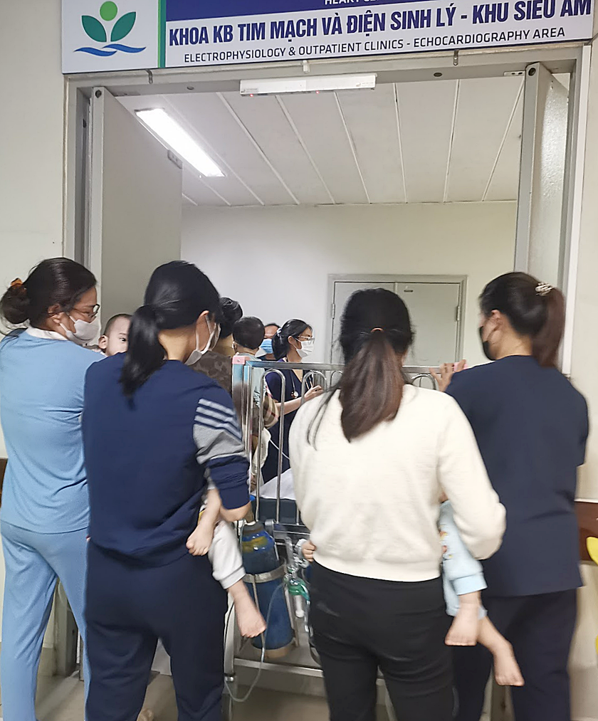Từ năm 2027, H&agrave; Nội hỗ trợ tiền ăn, đi lại cho trẻ mắc bệnh hiểm ngh&egrave;o - Ảnh 1.